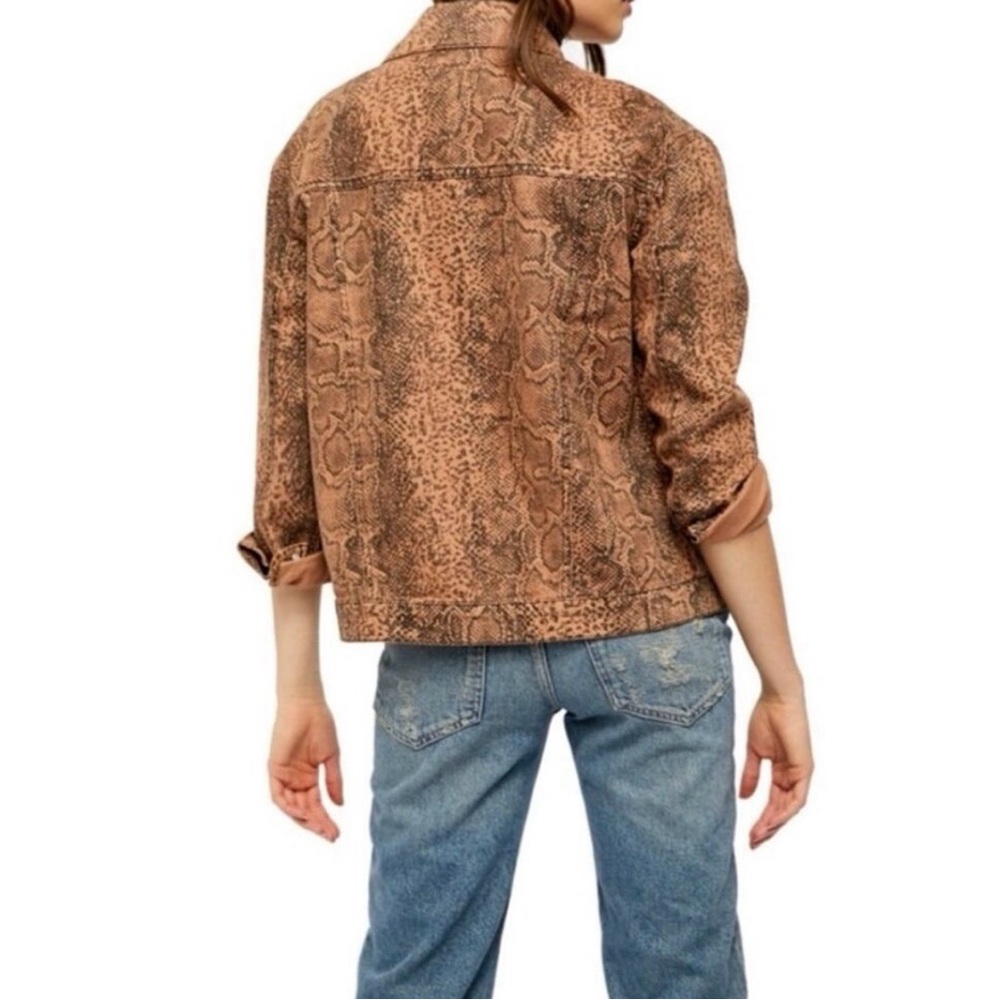 Free People Oversized snake skin print Jean Jacket EUC - Picture 3 of 9